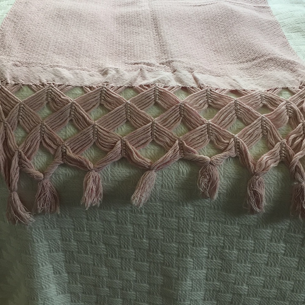 Pink Cotton Throw - Picture 2 of 4